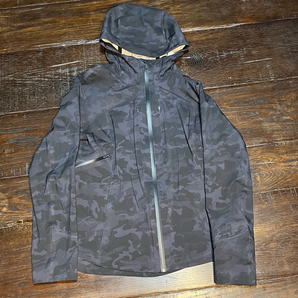 Lululemon Break a Trail Hood Rain Jacket Waterproof Reflective Camo Black Sz 10